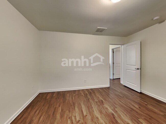 Building Photo - 108 Martello Rd