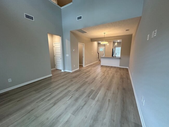 Building Photo - Brand New Townhome In Shelbyville - MOVE IN SPECIAL!!