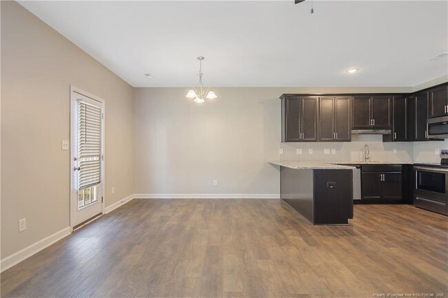 Building Photo - 393 Hicks Ave