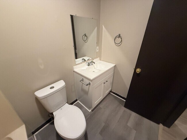 Building Photo - 210/212 Nicole Cir