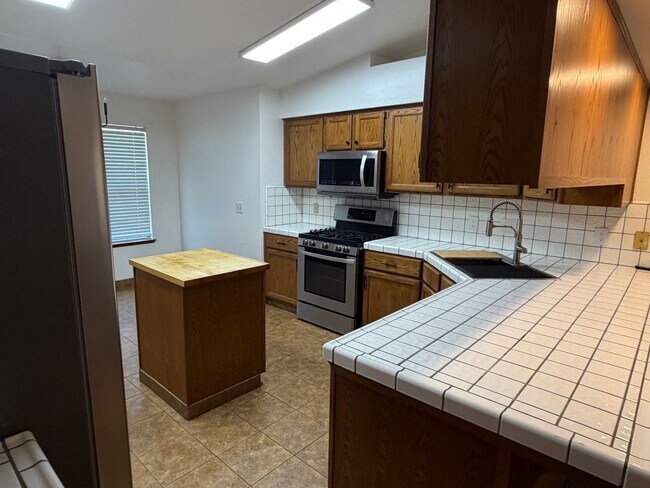 Building Photo - 5933 W Iris Ct