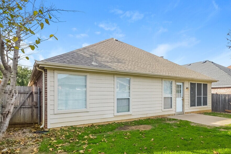 Building Photo - 802 Lake Bridge Dr