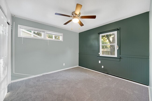 Building Photo - 3 Bedroom 1 Bathroom Apartment for Rent!