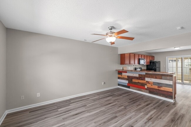 Building Photo - Charming 2-Bedroom 2.5-Bathroom Townhouse with Fenced Yard