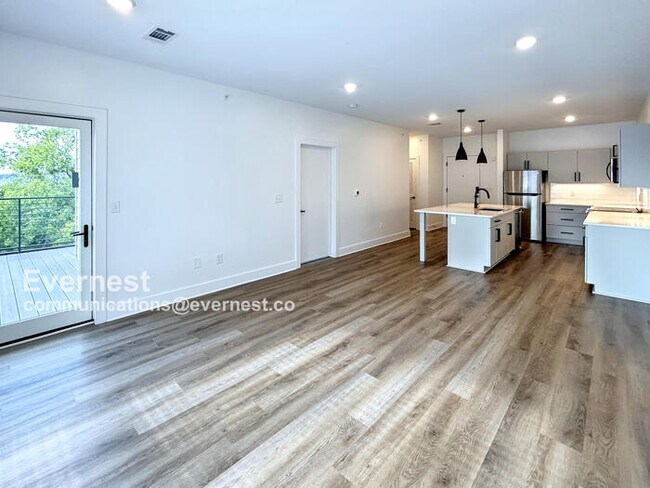 Building Photo - 2704 Clifton Ave