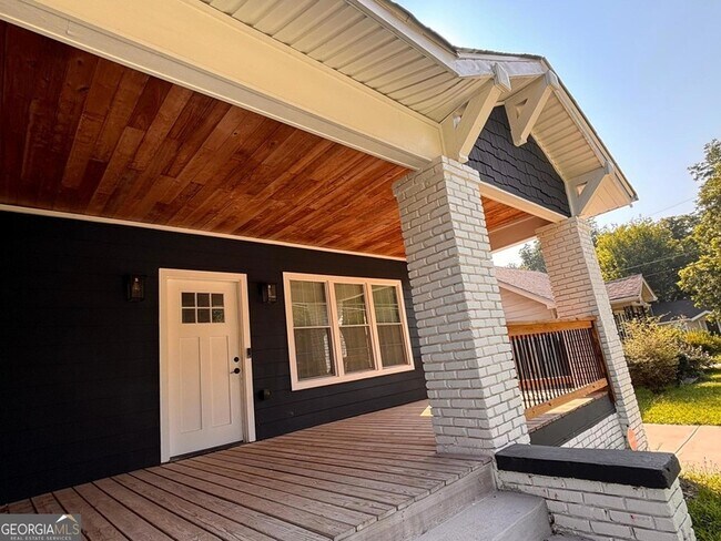 Building Photo - 1454 St Francis Ave