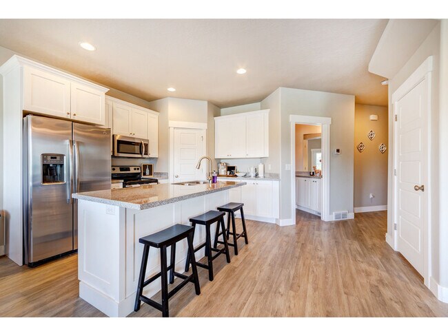 Building Photo - 718 S 1840 W