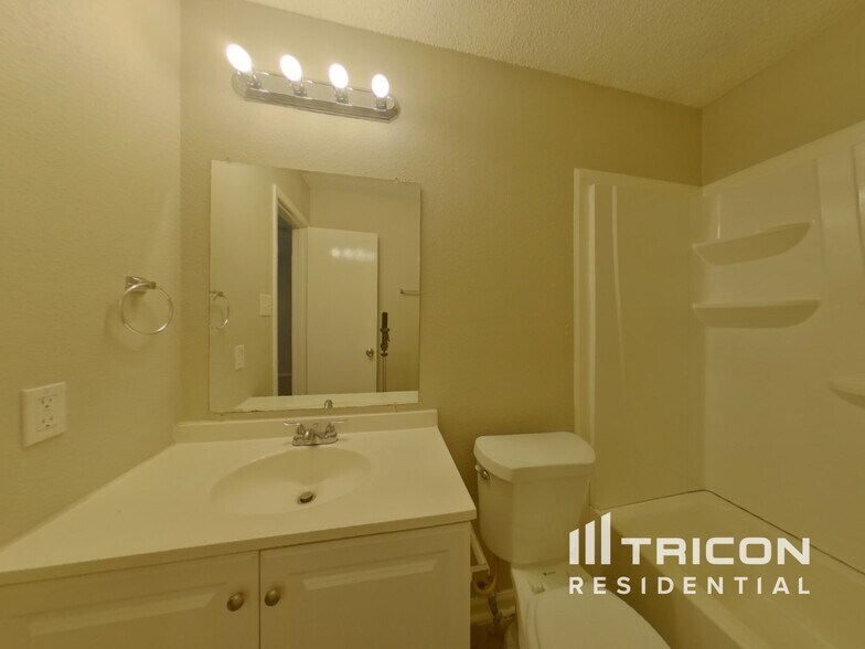 Building Photo - 3107 Lucida Ln
