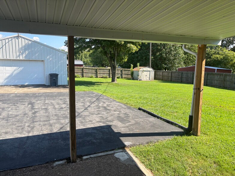 Building Photo - 638 Chitwood Dr