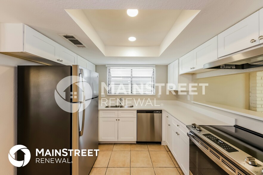 Building Photo - 7297 W Shaw Butte Dr