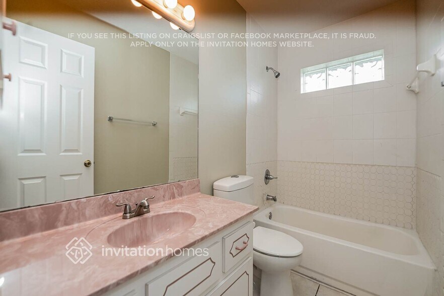 Building Photo - 3104 Pine Tree Dr