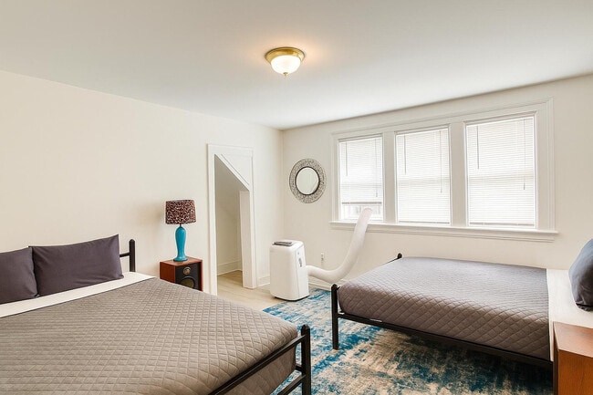 Building Photo - 607 E Euclid St