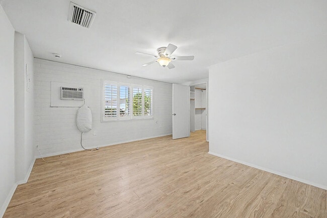 Building Photo - 10606 W Oakmont Dr