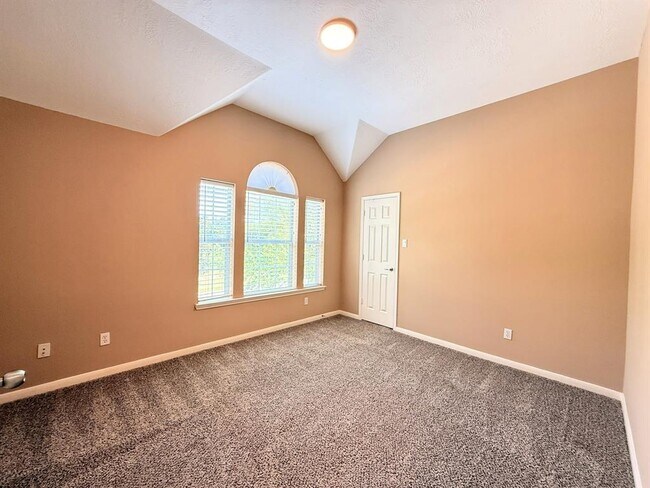 Building Photo - 2214 Jurgensen Ln