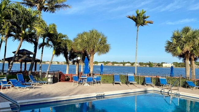 Building Photo - 107 Half Moon Cir