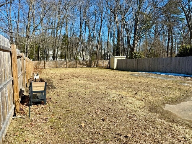 Building Photo - Sunny 1+ Bedroom Single family Home