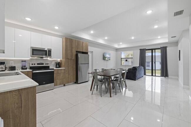 Building Photo - 2011 Olsen Ln