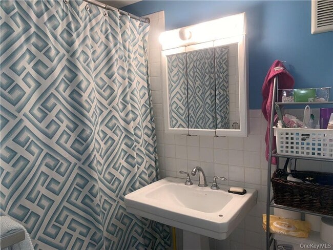 Building Photo - 306 Ellen St