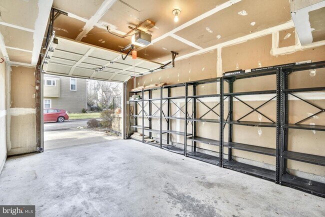 Building Photo - 3023 Oakton Meadows Ct