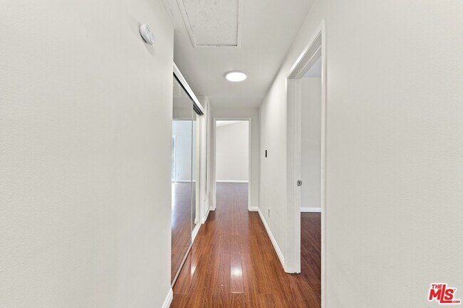 Building Photo - 15920 Gledhill St