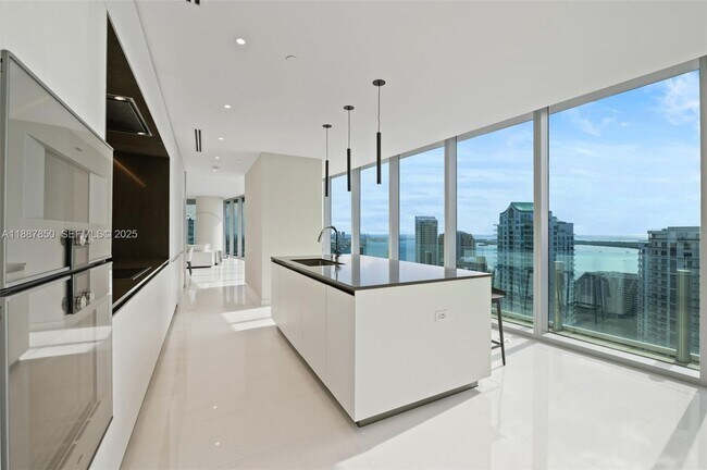 Building Photo - 300 Biscayne Blvd Way