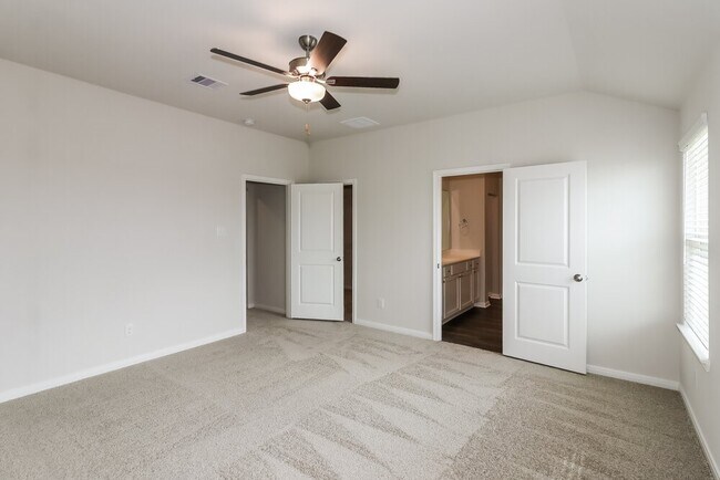 Building Photo - 457 Sunny Highlands Dr