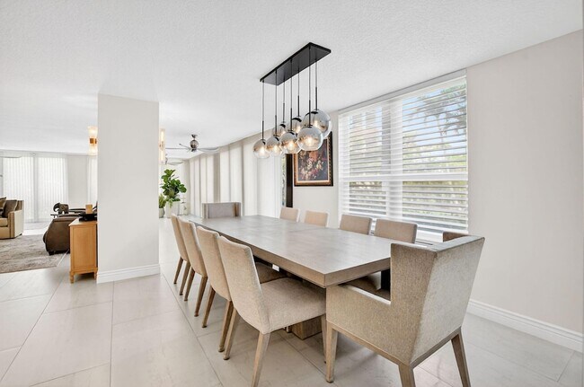 Building Photo - 7233 Promenade Dr