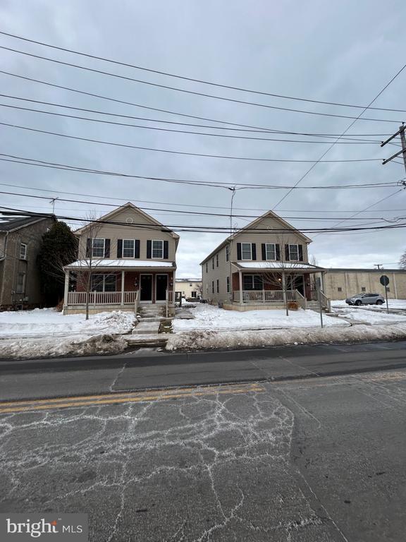 Building Photo - 414 W 7th St