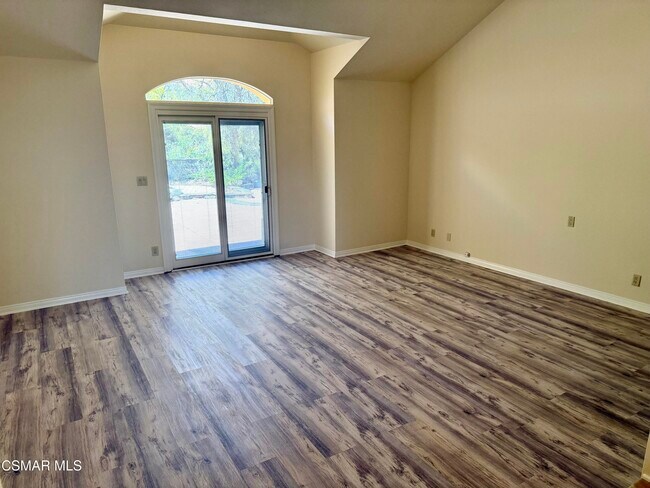 Building Photo - 1922 Golden Sky Cir