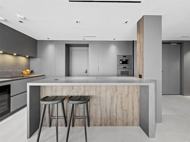 Building Photo - 3101 S Ocean Dr
