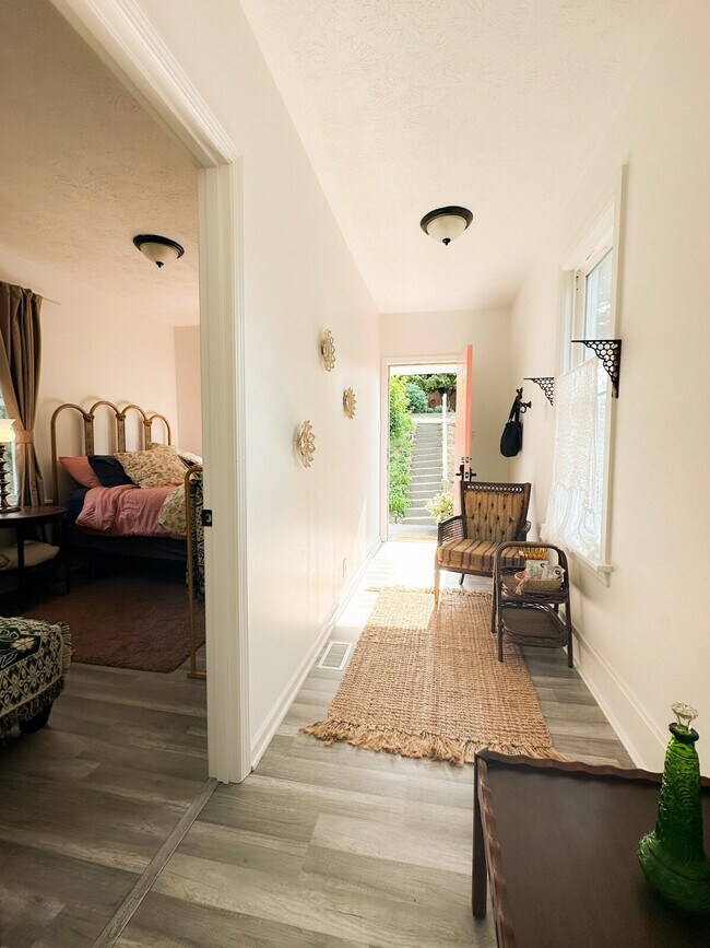 Building Photo - 2919 Elm St