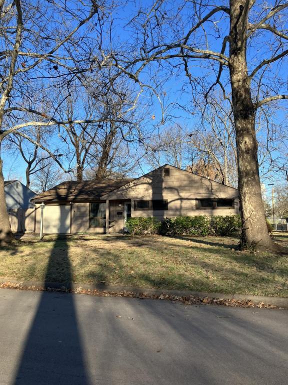 Building Photo - 2520 SW Mission Ave