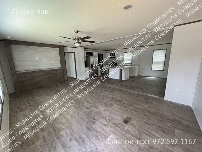 Building Photo - 127 Oak Run