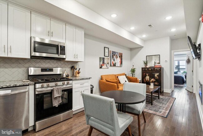 Building Photo - 818 N 16th St