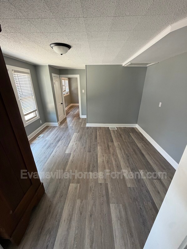 Building Photo - 2832 Dennison St
