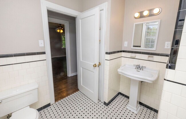 Building Photo - 3 Bedroom in Hampton Available Now!!