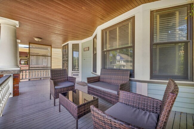 Building Photo - 1501 E 105th St