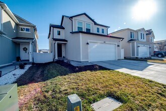 Building Photo - 4172 E Tivon Ln