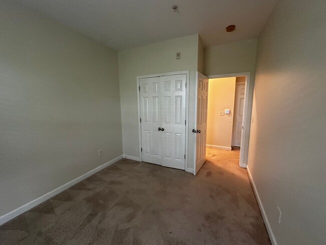 Building Photo - Market Common Townhome