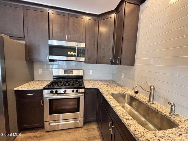 Building Photo - 587A Grooms Rd