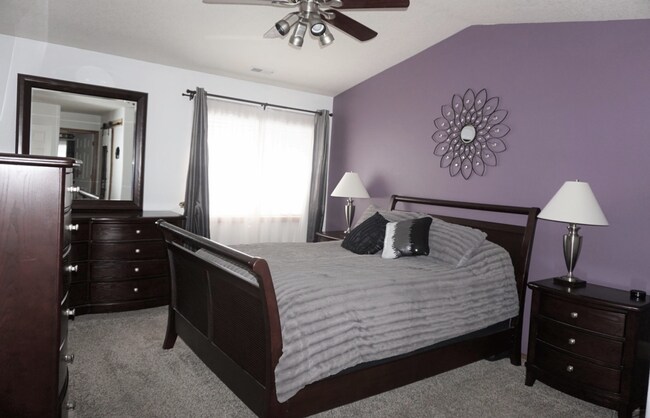 Building Photo - Lake Shore 4 Bedrooms