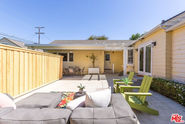 Building Photo - 3544 Gardenia Ave