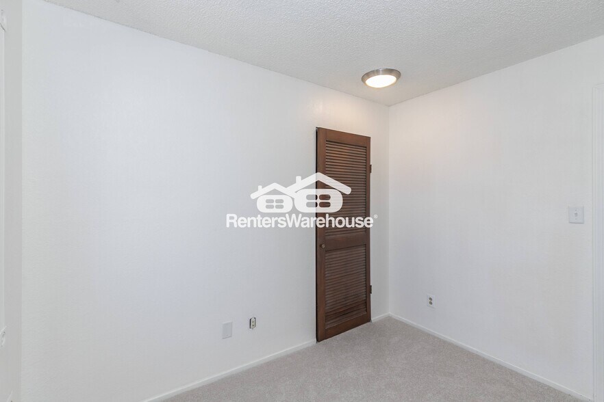 Building Photo - 203 Village Ln