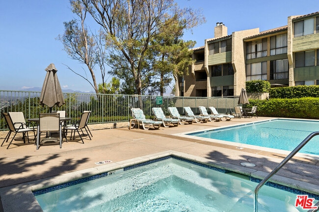 Building Photo - 4275 Vía Arbolada