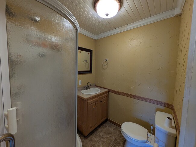 Building Photo - 405 S Skaggs Rd