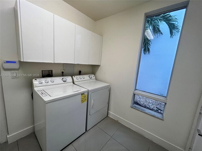 Building Photo - 6404 NW 105th Pl