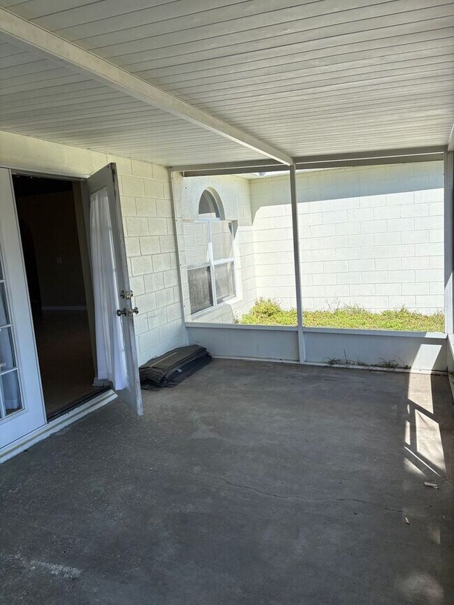 Building Photo - Single Family Home in Poinciana