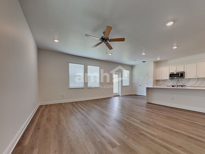 Building Photo - 6799 Atlantic Bch Ave