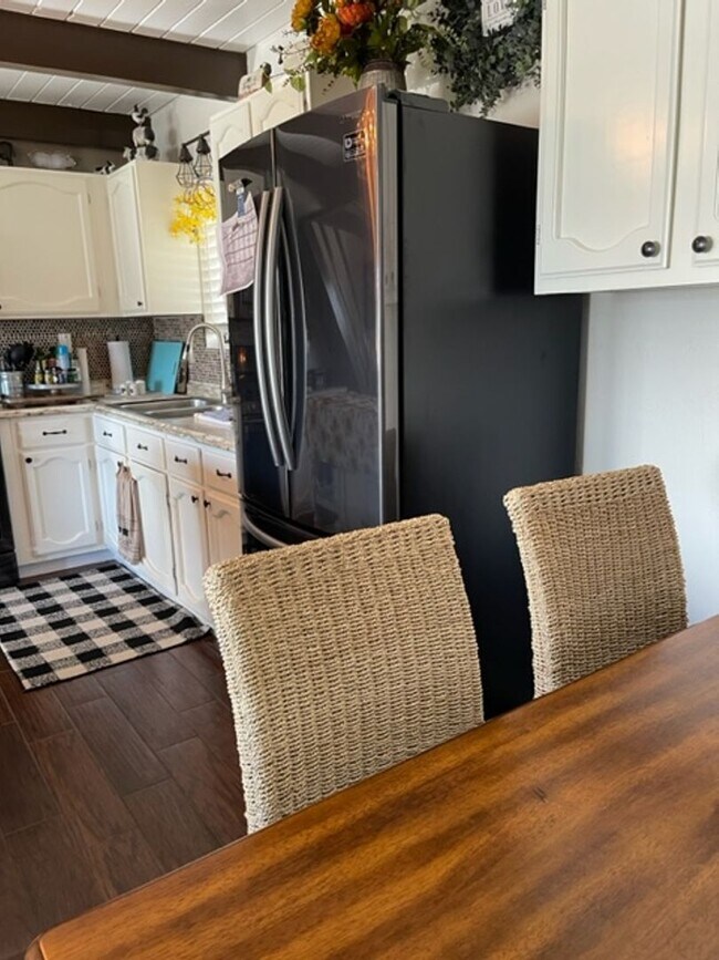 Building Photo - 2 BEDROOM 2 BATH+ LOFT - HORSE PROPERTY - FURNISHED