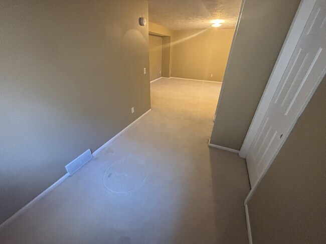 Building Photo - Beautiful 2-bedroom Condo